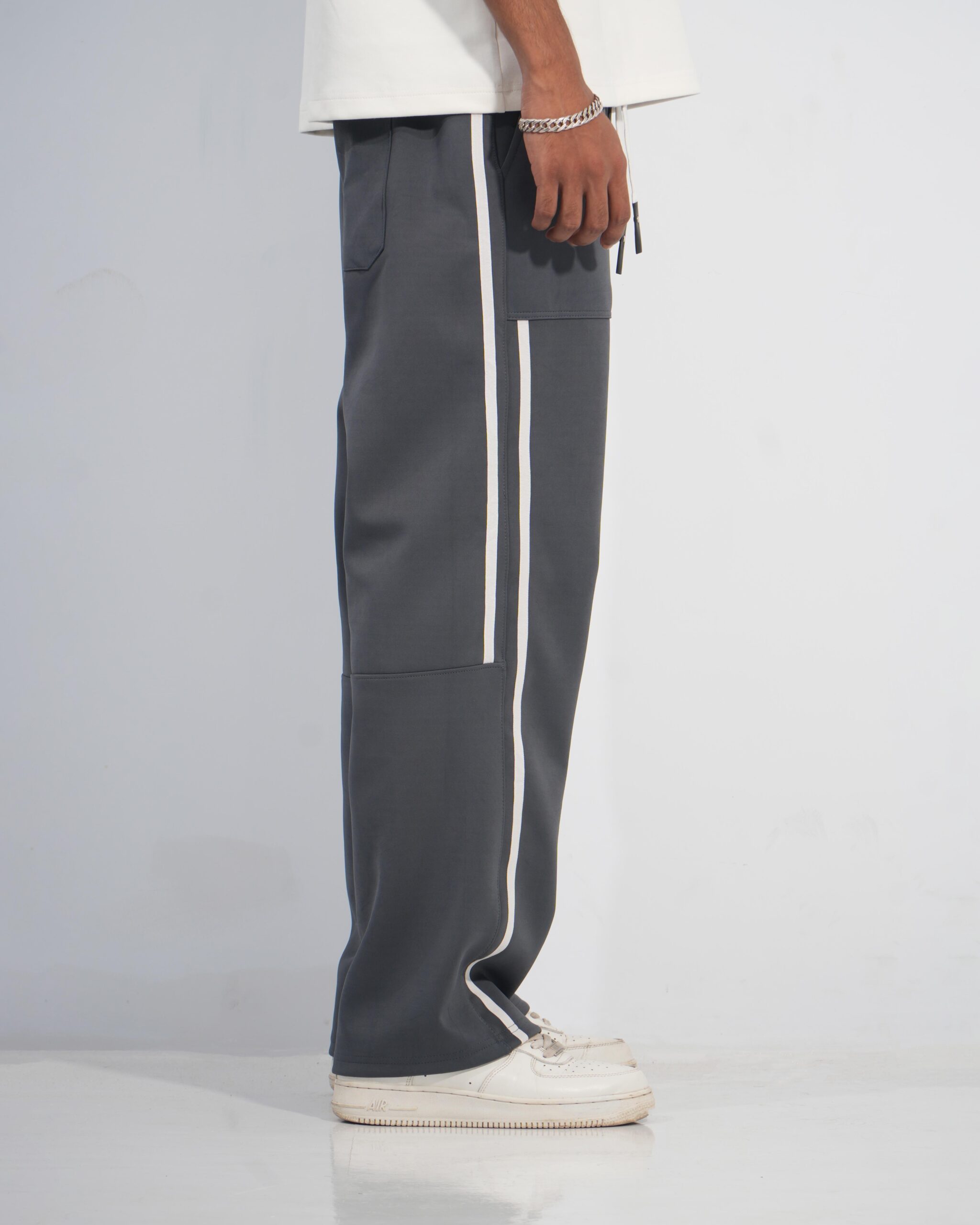 VOID BAGGY TROUSER